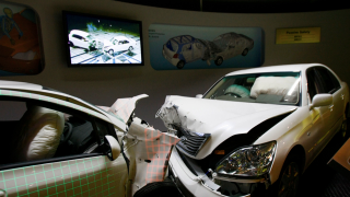 Illustration for article titled Hyundai Chases BMW, GM Peddles Junk, And Bailout Bill Grows